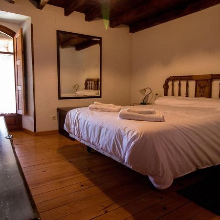 La Casa Del Abuelo Guest House โอยอส เดล เอสปีโน ภายนอก รูปภาพ