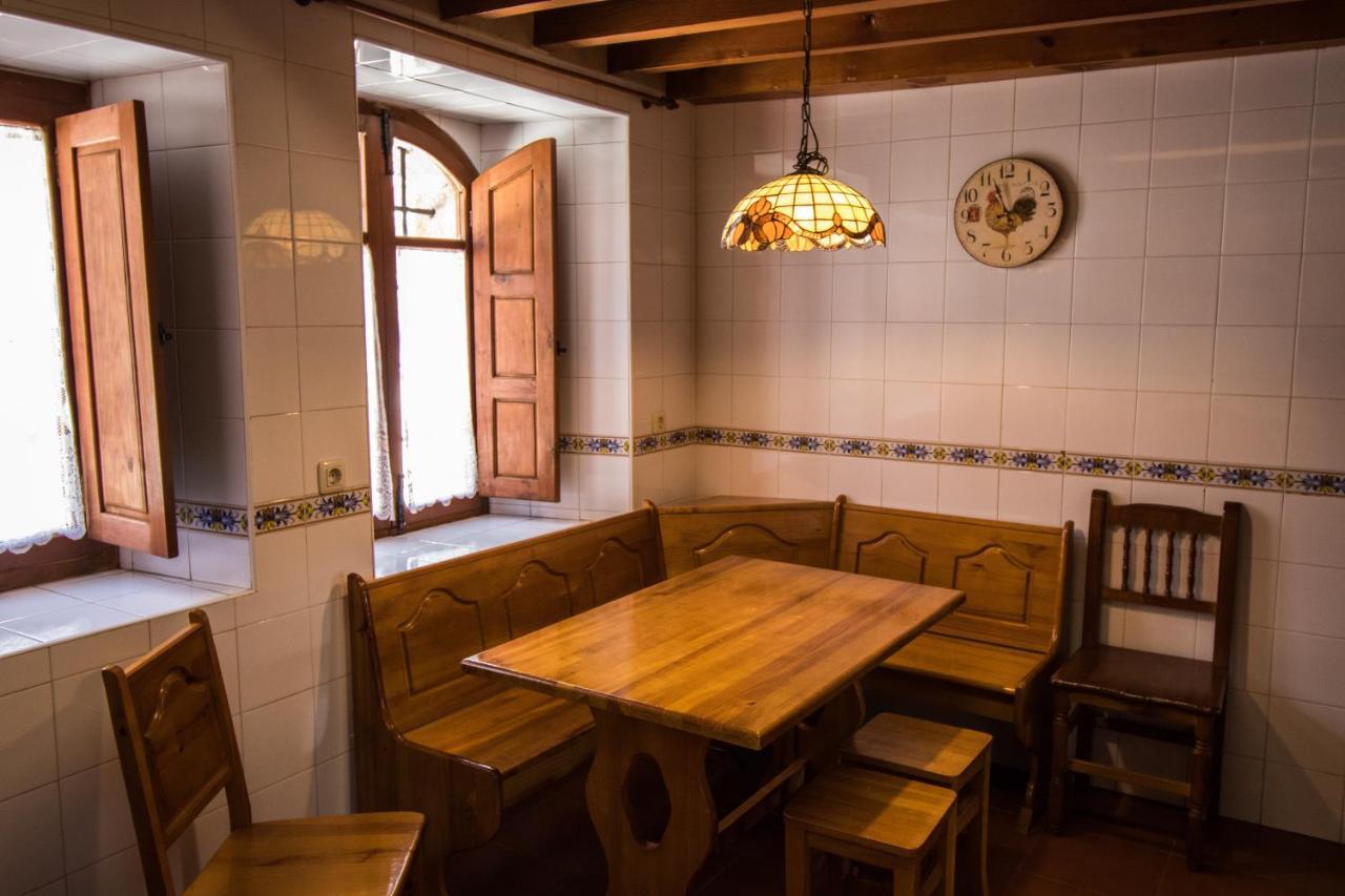 La Casa Del Abuelo Guest House โอยอส เดล เอสปีโน ภายนอก รูปภาพ