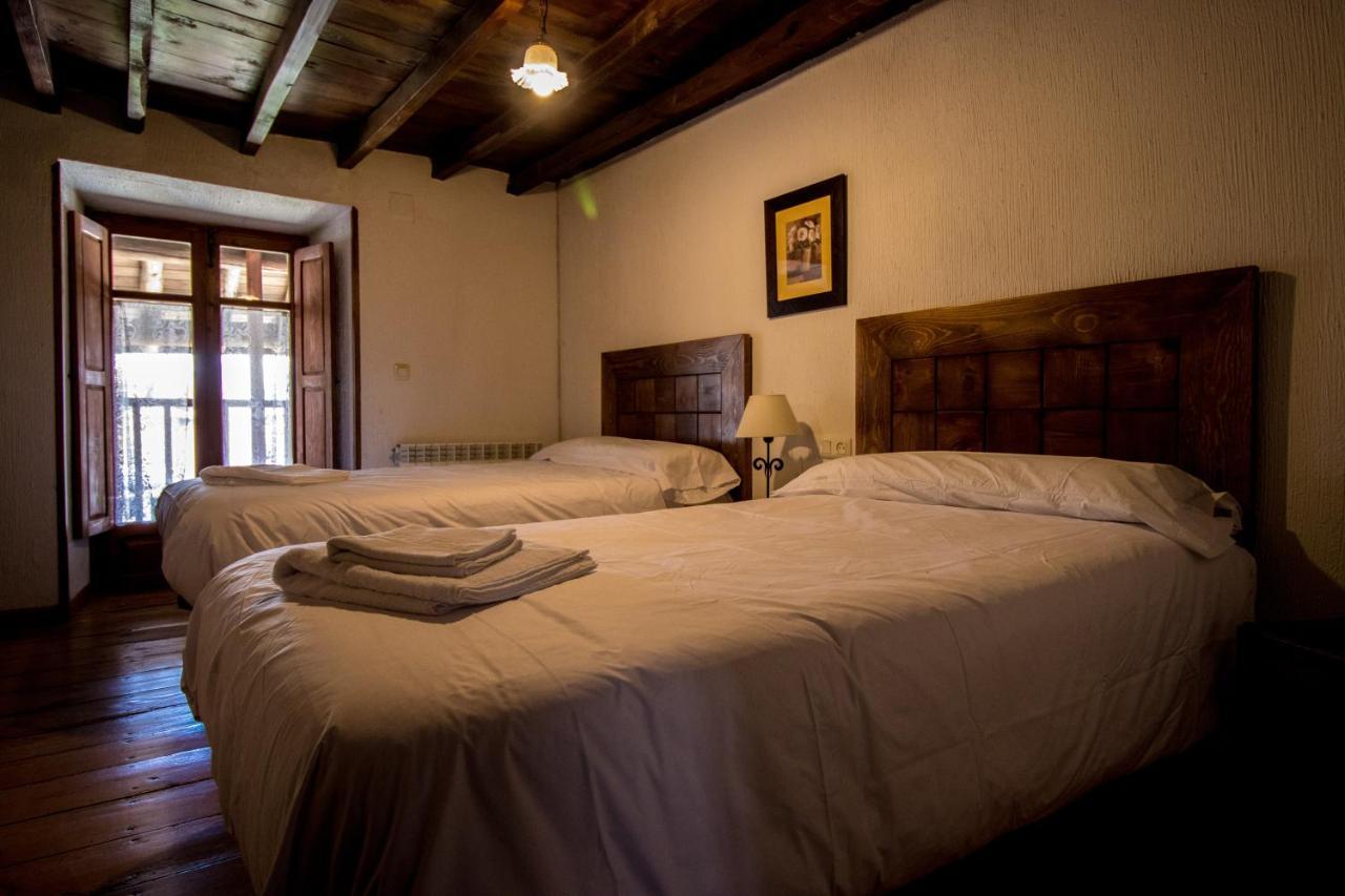 La Casa Del Abuelo Guest House โอยอส เดล เอสปีโน ภายนอก รูปภาพ
