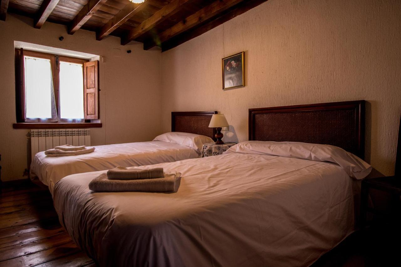 La Casa Del Abuelo Guest House โอยอส เดล เอสปีโน ภายนอก รูปภาพ